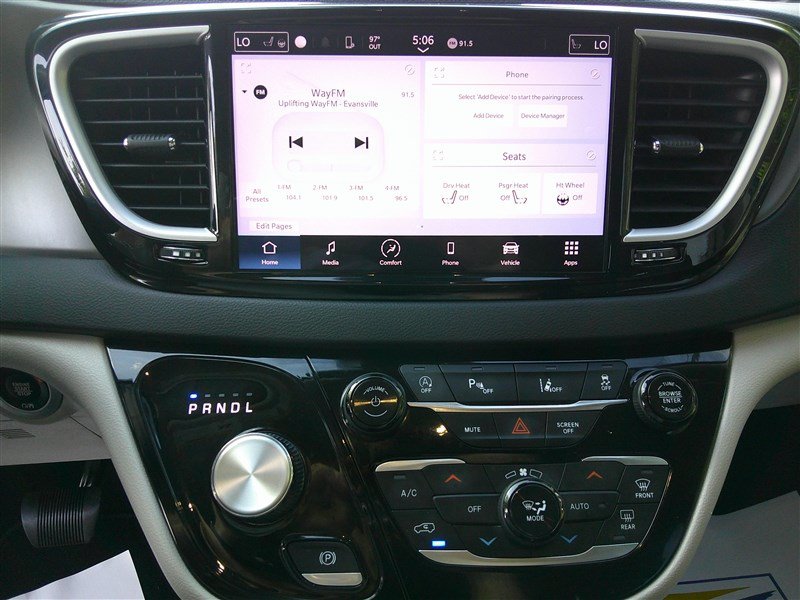 Used 2023 Chrysler Pacifica Touring-L FWD image 13