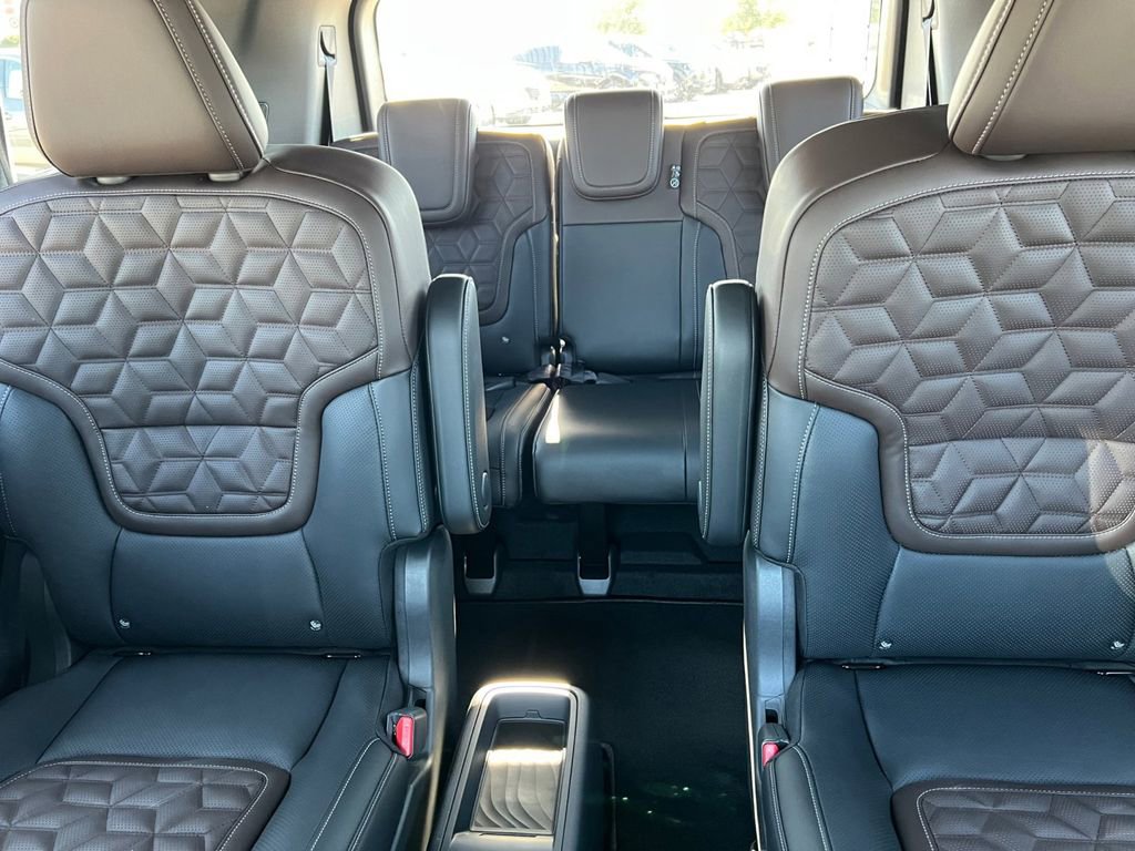 New 2026 Nissan Armada Platinum image 5