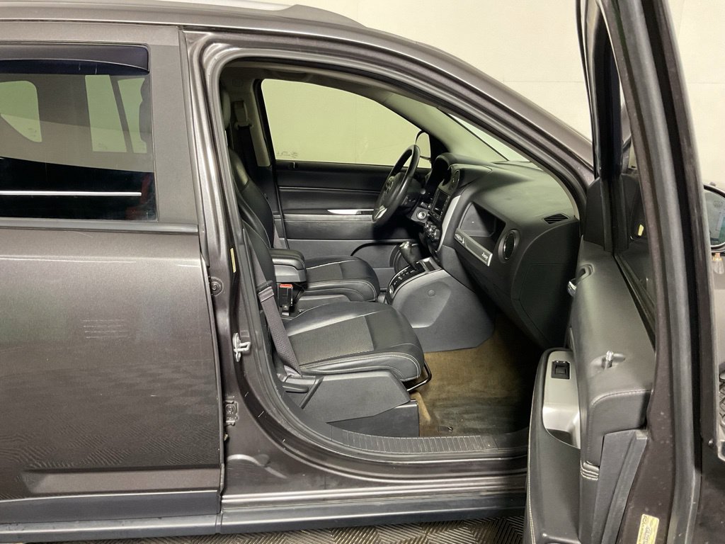 Used 2016 Jeep Compass Latitude AWD/4WD image 33