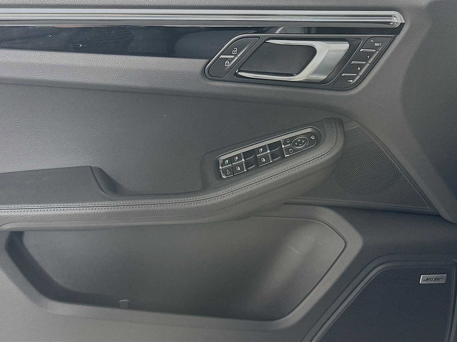 Certified 2025 Porsche Macan image 11