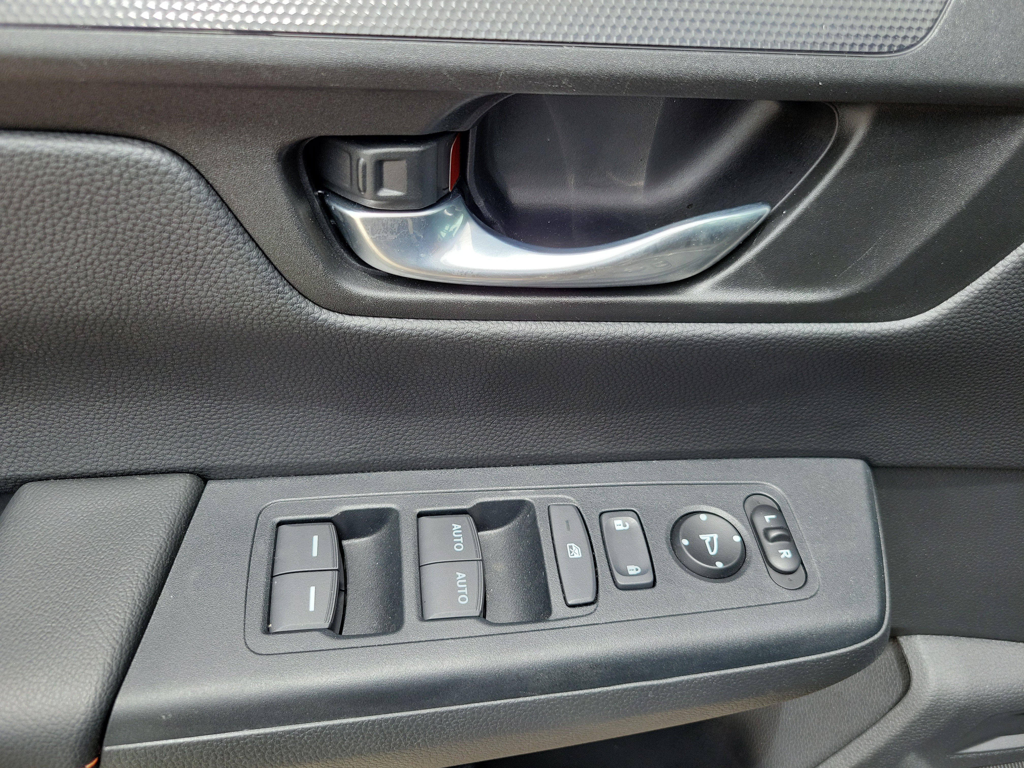 Used 2025 Honda CR-V Sport image 25