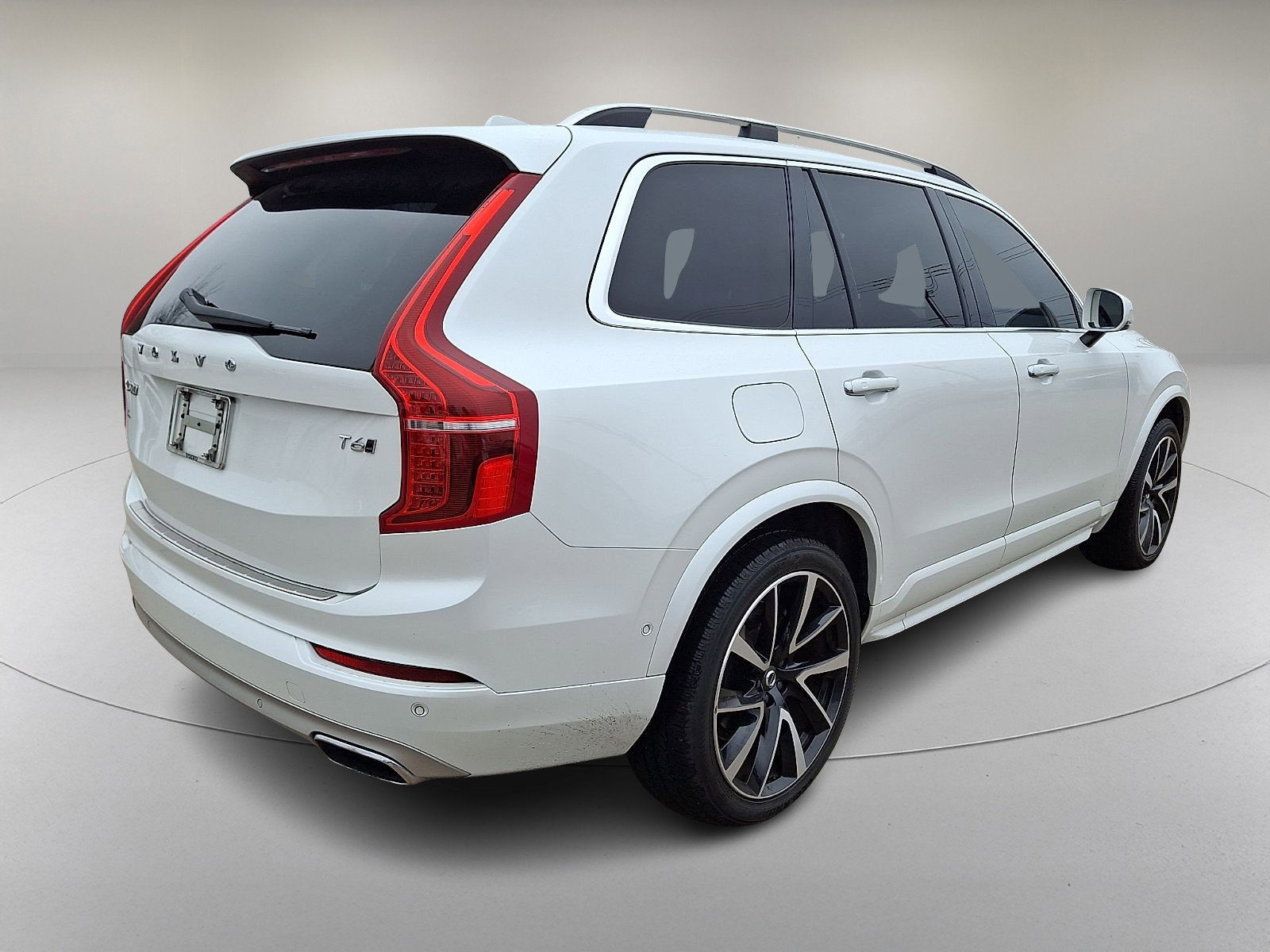 Used 2018 Volvo XC90 T6 Momentum w/ Convenience Package image 11