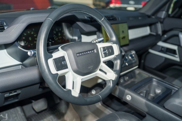 Used 2022 Land Rover Defender 110 X-Dynamic SE image 10