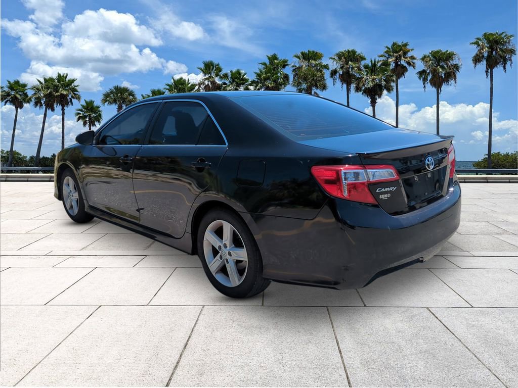 Used 2014 Toyota Camry SE FWD image 6
