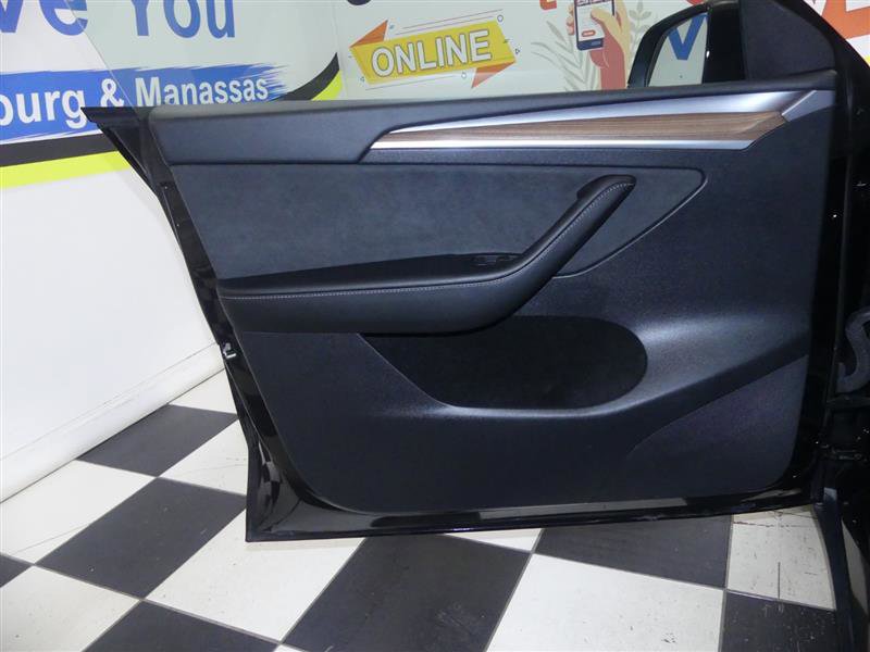 Used 2024 Tesla Model Y 2WD image 21