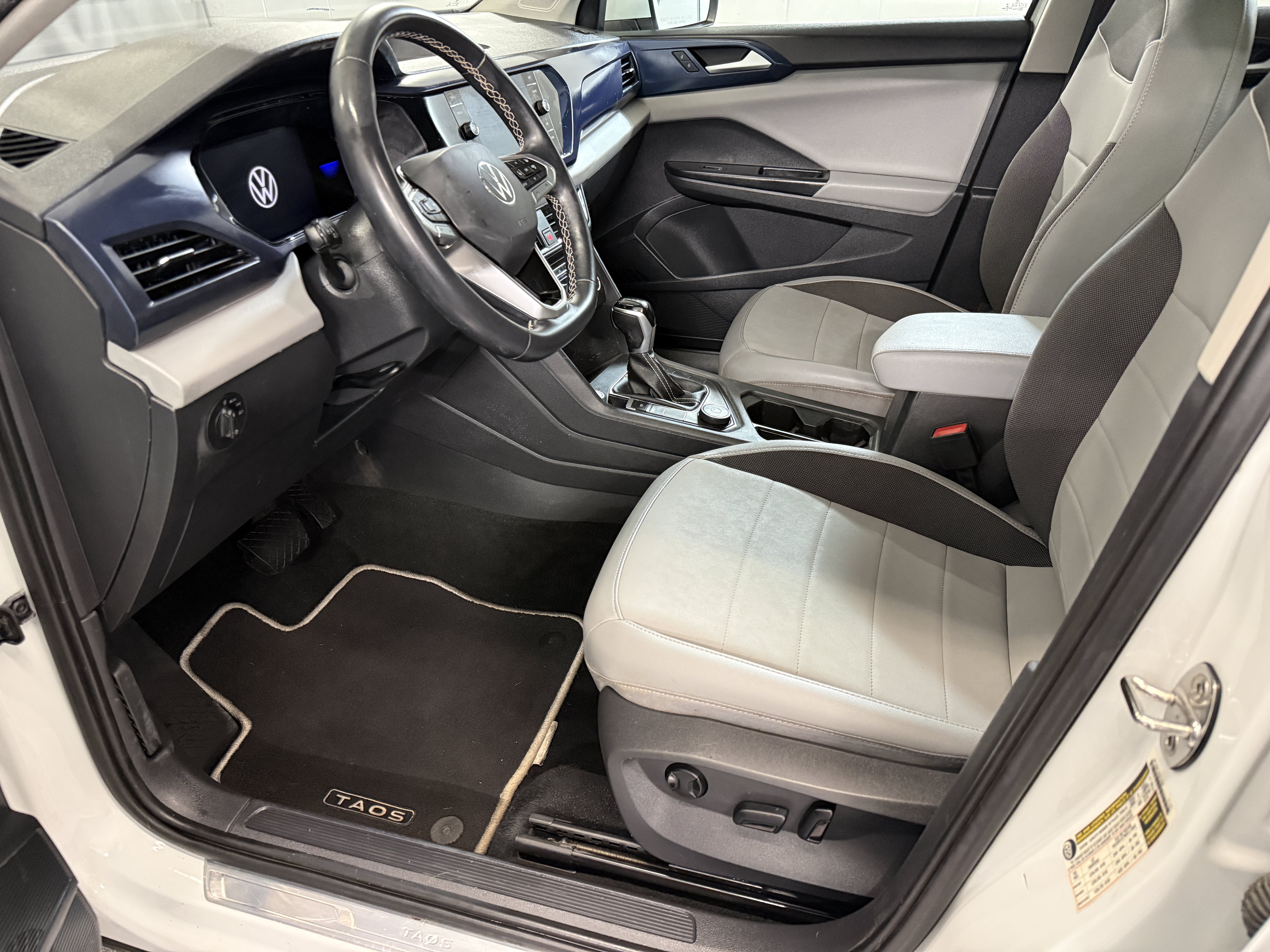 Certified 2023 Volkswagen Taos SE w/ Panoramic Sunroof Package AWD/4WD image 16