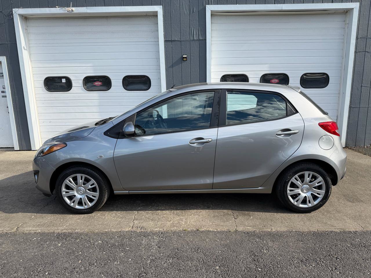 Used 2012 MAZDA MAZDA2 Sport FWD image 7