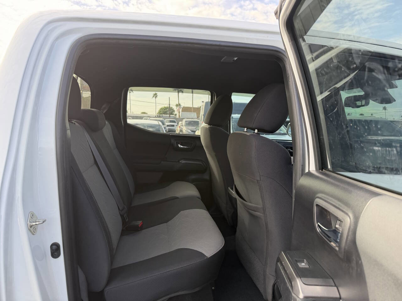 Used 2020 Toyota Tacoma TRD Off-Road w/ Technology Package image 23