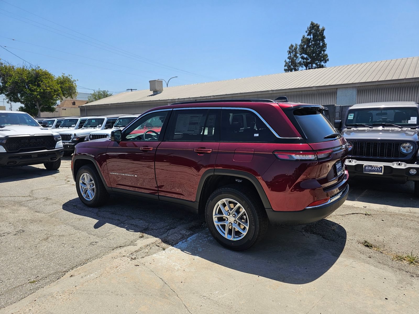 New 2026 Jeep Grand Cherokee Laredo RWD image 5