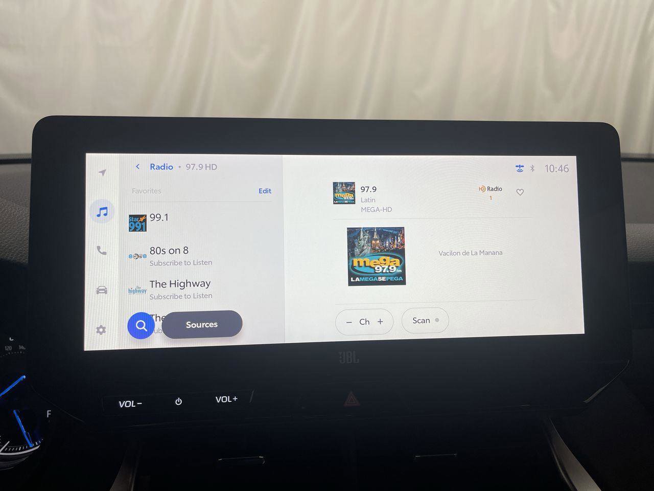 Used 2024 Toyota Venza XLE image 16