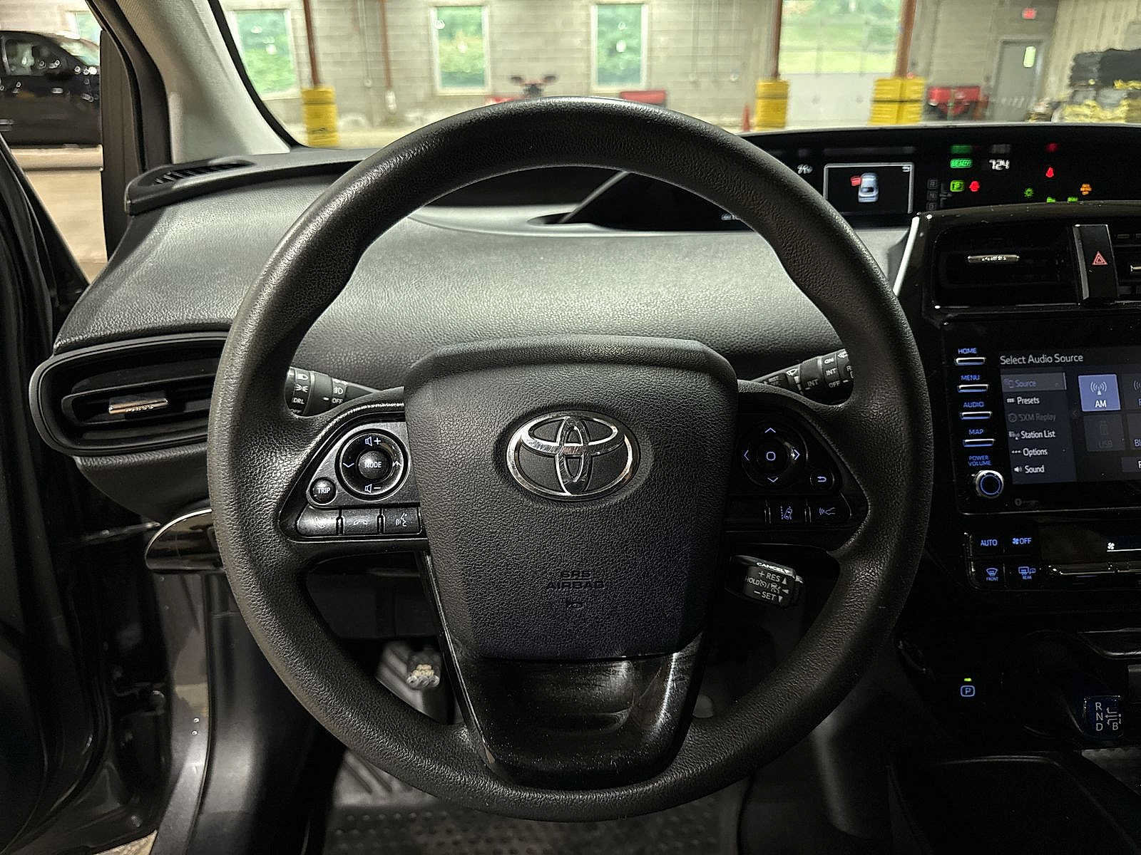 Used 2022 Toyota Prius LE AWD/4WD image 18