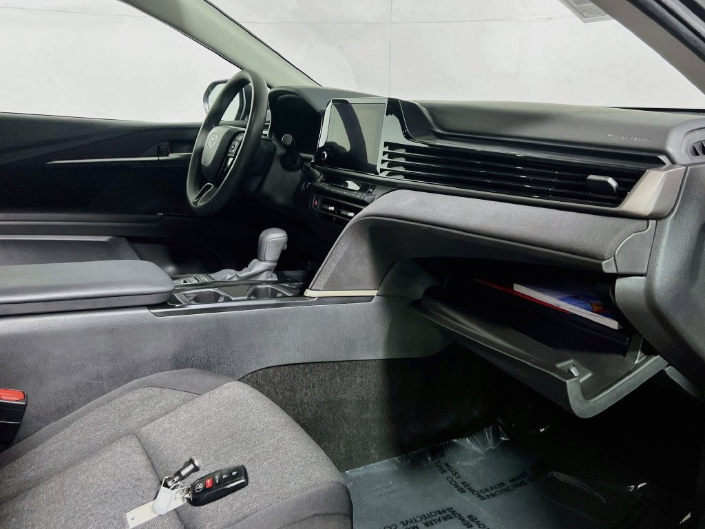 Used 2025 Toyota Camry LE FWD image 31