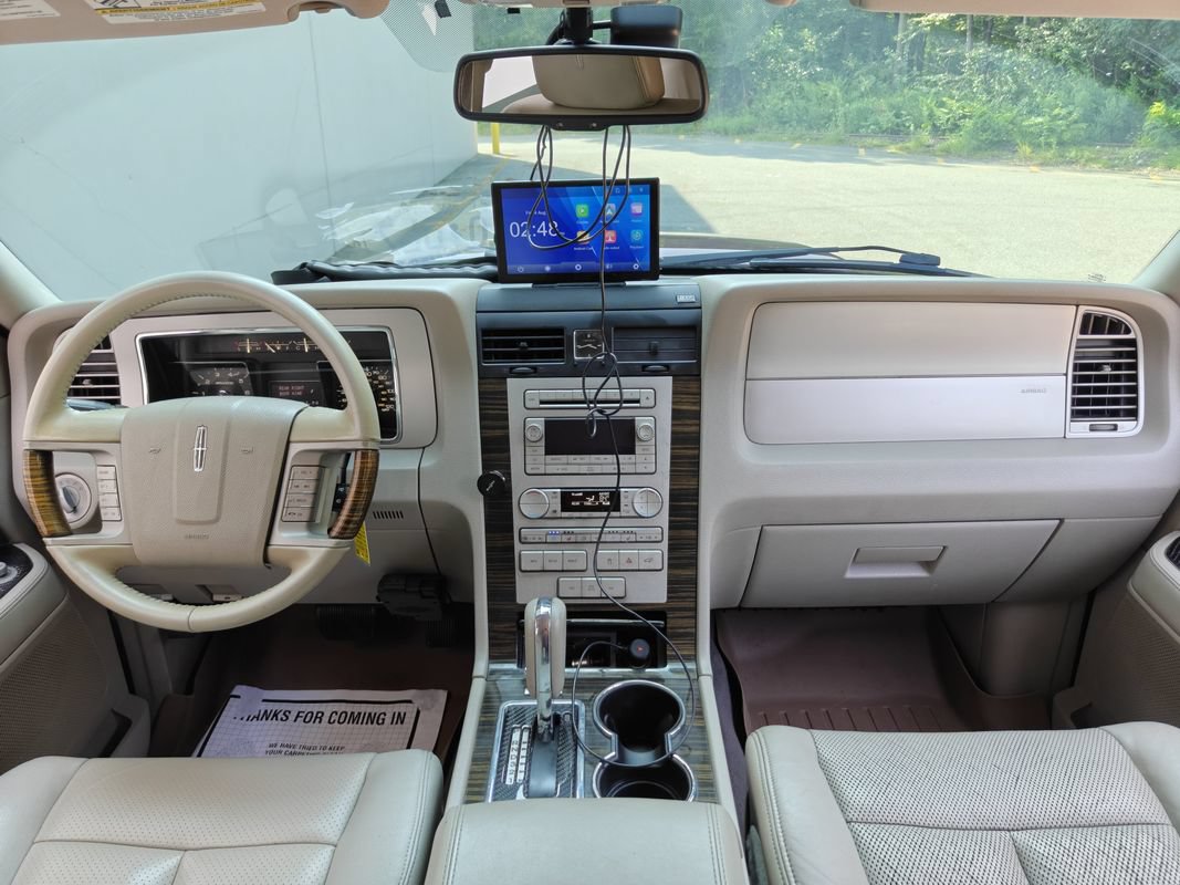 Used 2010 Lincoln Navigator 4WD image 14