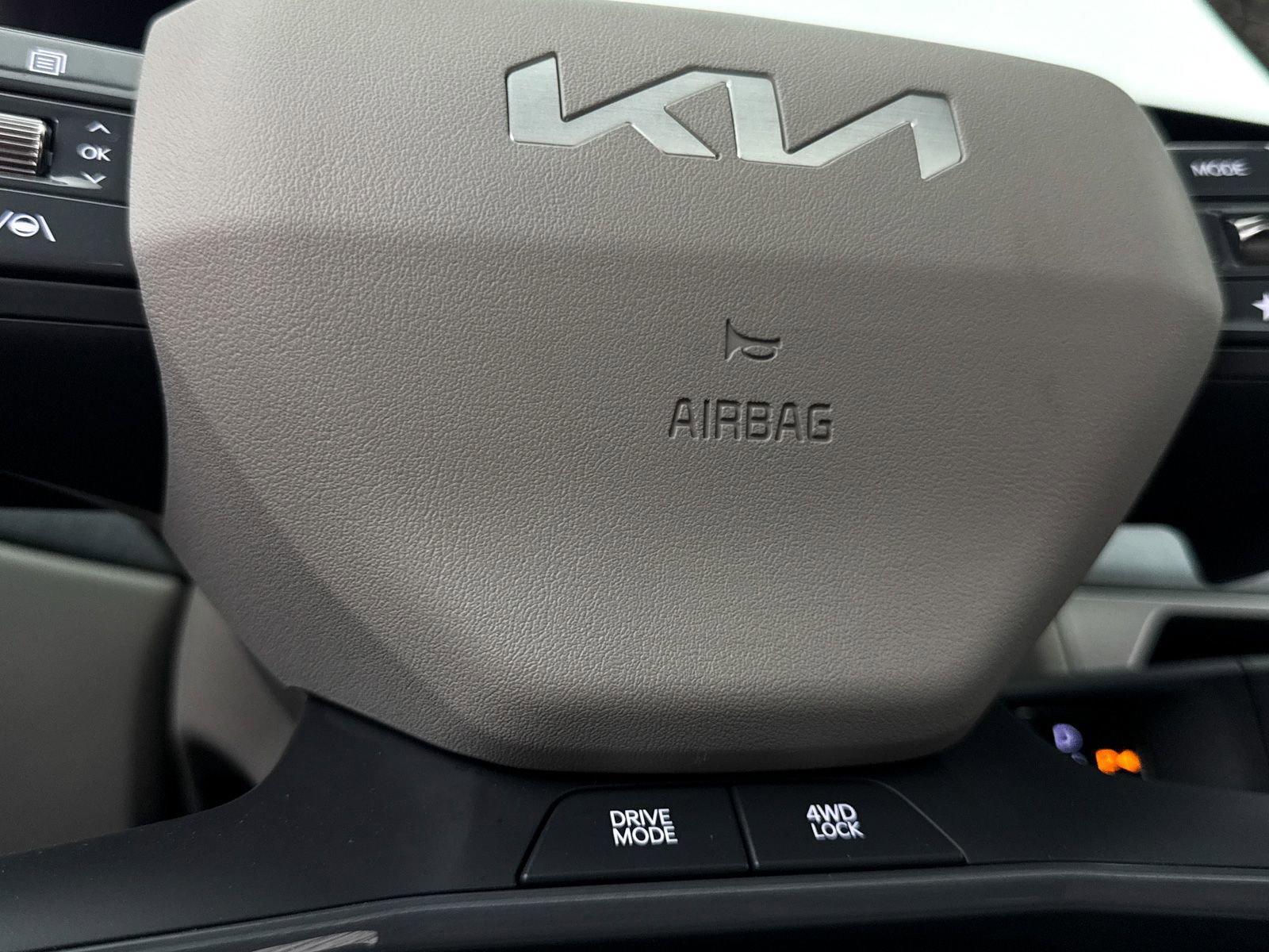 Used 2024 Kia EV9 Wind image 9