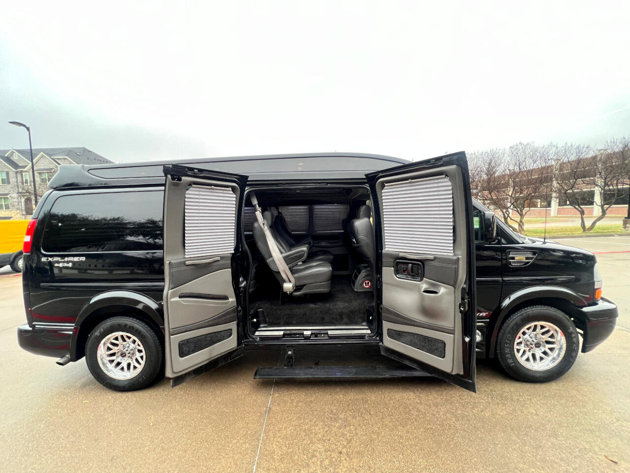 Used 2017 Chevrolet Express 2500 Extended image 29