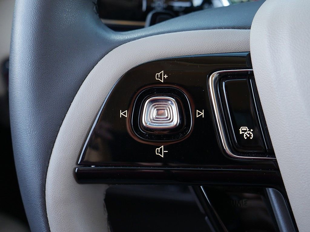 Used 2023 Lincoln Corsair AWD w/ Rear Removable Package Tray image 30