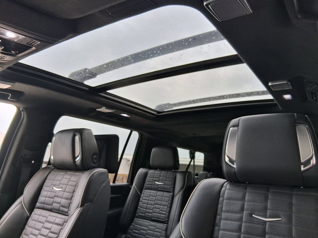 Certified 2025 Cadillac Escalade ESV Sport Platinum w/ LPO, Floor Liner Package AWD/4WD image 22