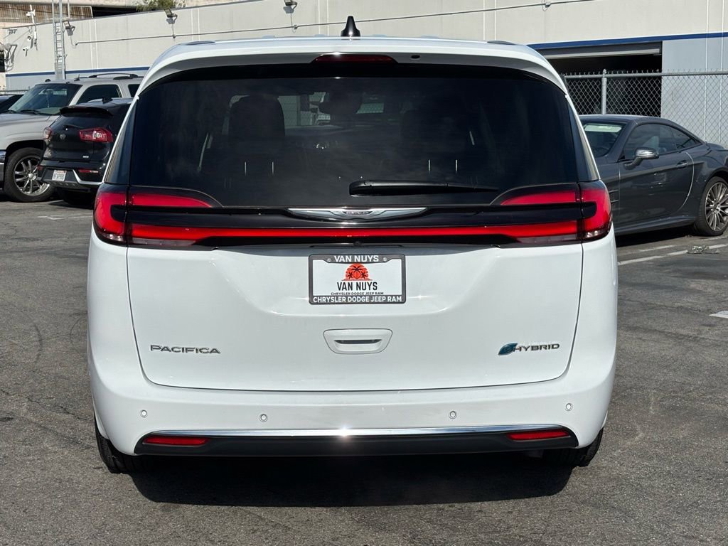 Used 2023 Chrysler Pacifica Touring-L FWD image 6