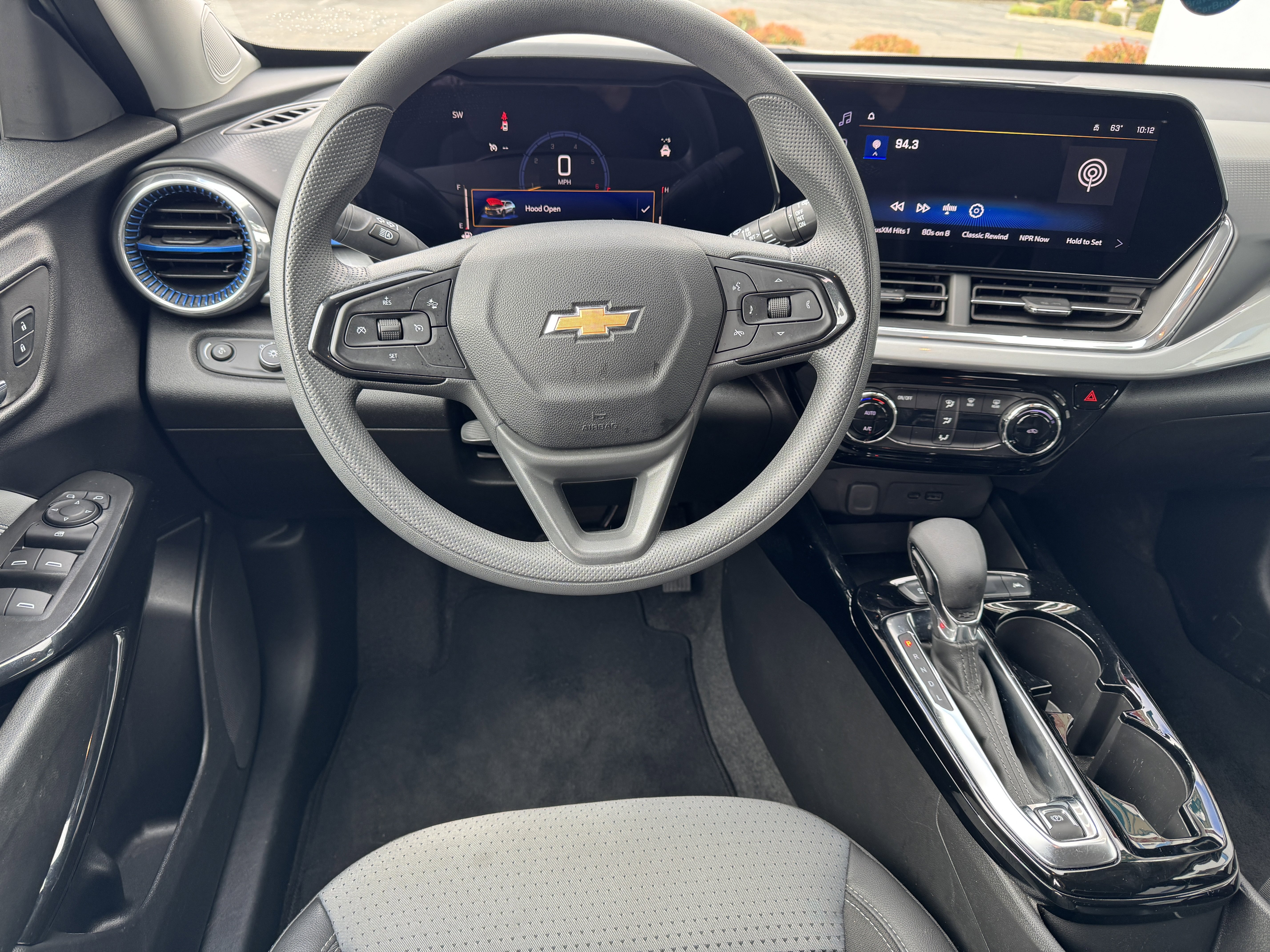 Used 2025 Chevrolet Trax LT image 18