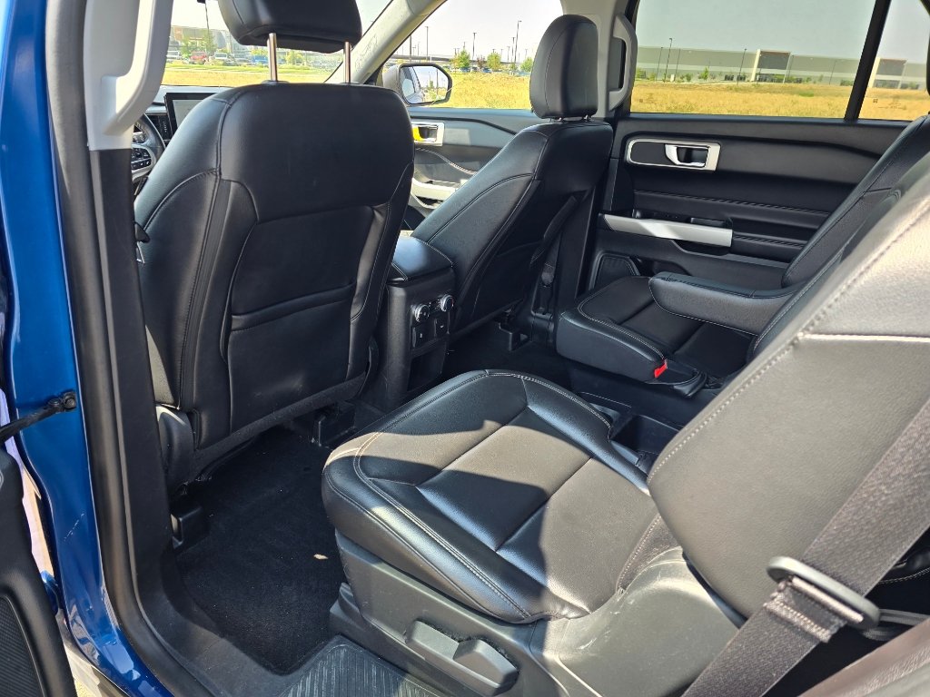 Used 2021 Ford Explorer XLT w/ Equipment Group 202A AWD/4WD image 16