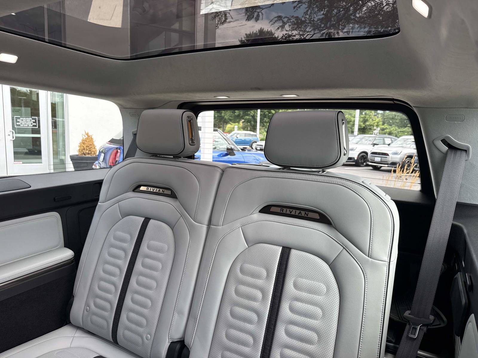 Used 2023 Rivian R1S Adventure AWD/4WD image 16