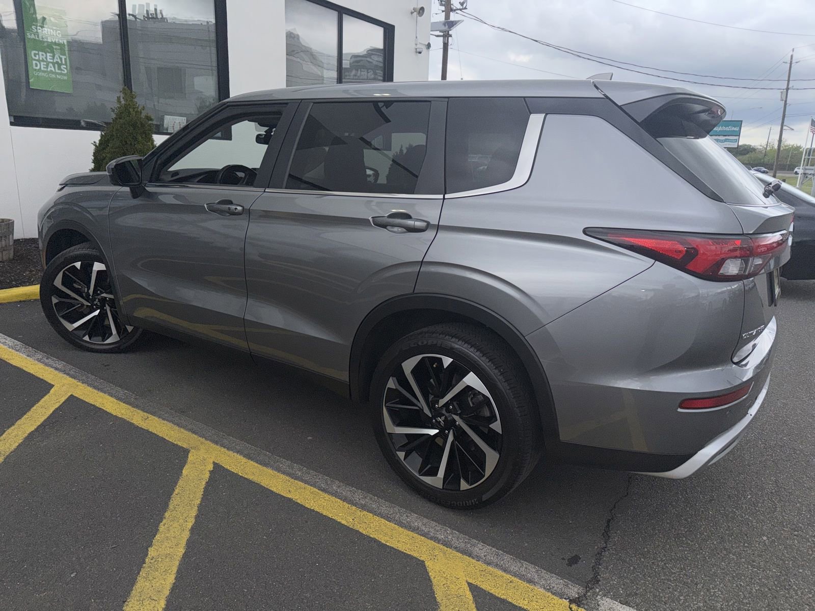 Used 2024 Mitsubishi Outlander SE AWD/4WD image 3