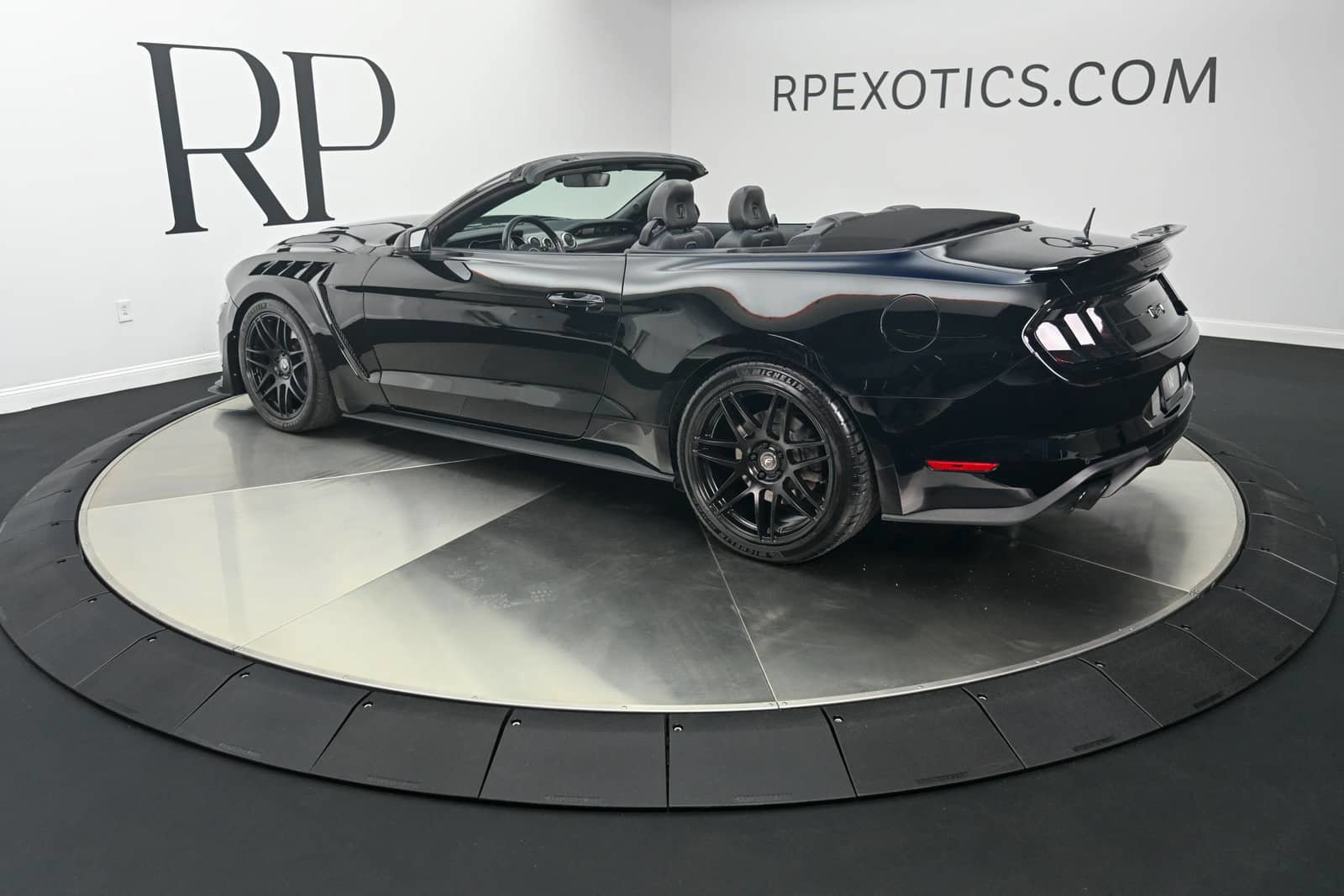 Used 2019 Ford Mustang GT Premium w/ GT Performance Package RWD image 17