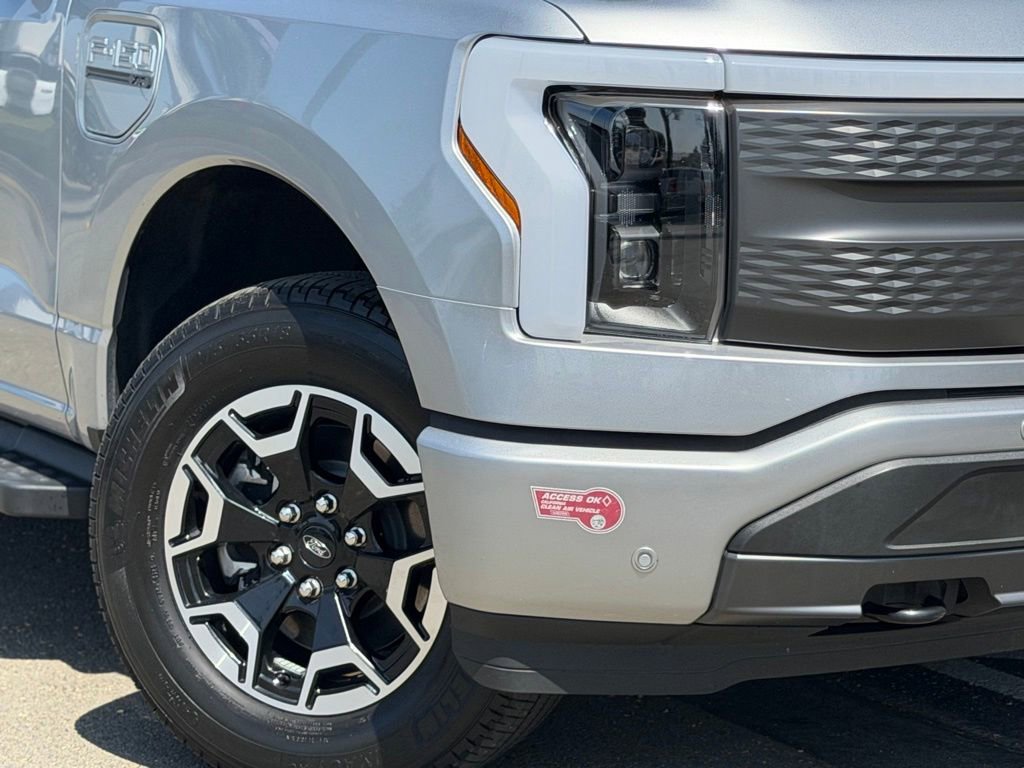 Used 2023 Ford F150 Lightning XLT AWD/4WD image 5