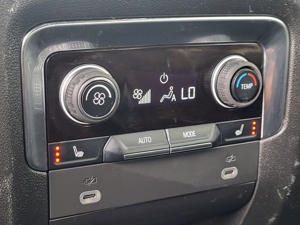 Used 2023 Chevrolet Suburban Premier image 34