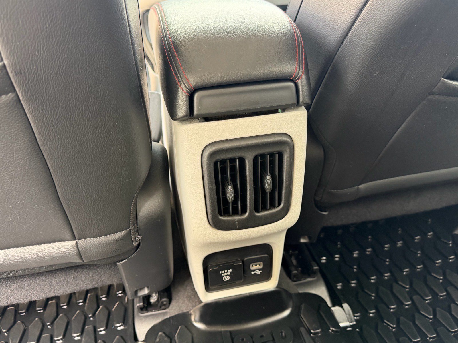 Used 2018 Jeep Compass Limited w/ Navigation Group AWD/4WD image 14
