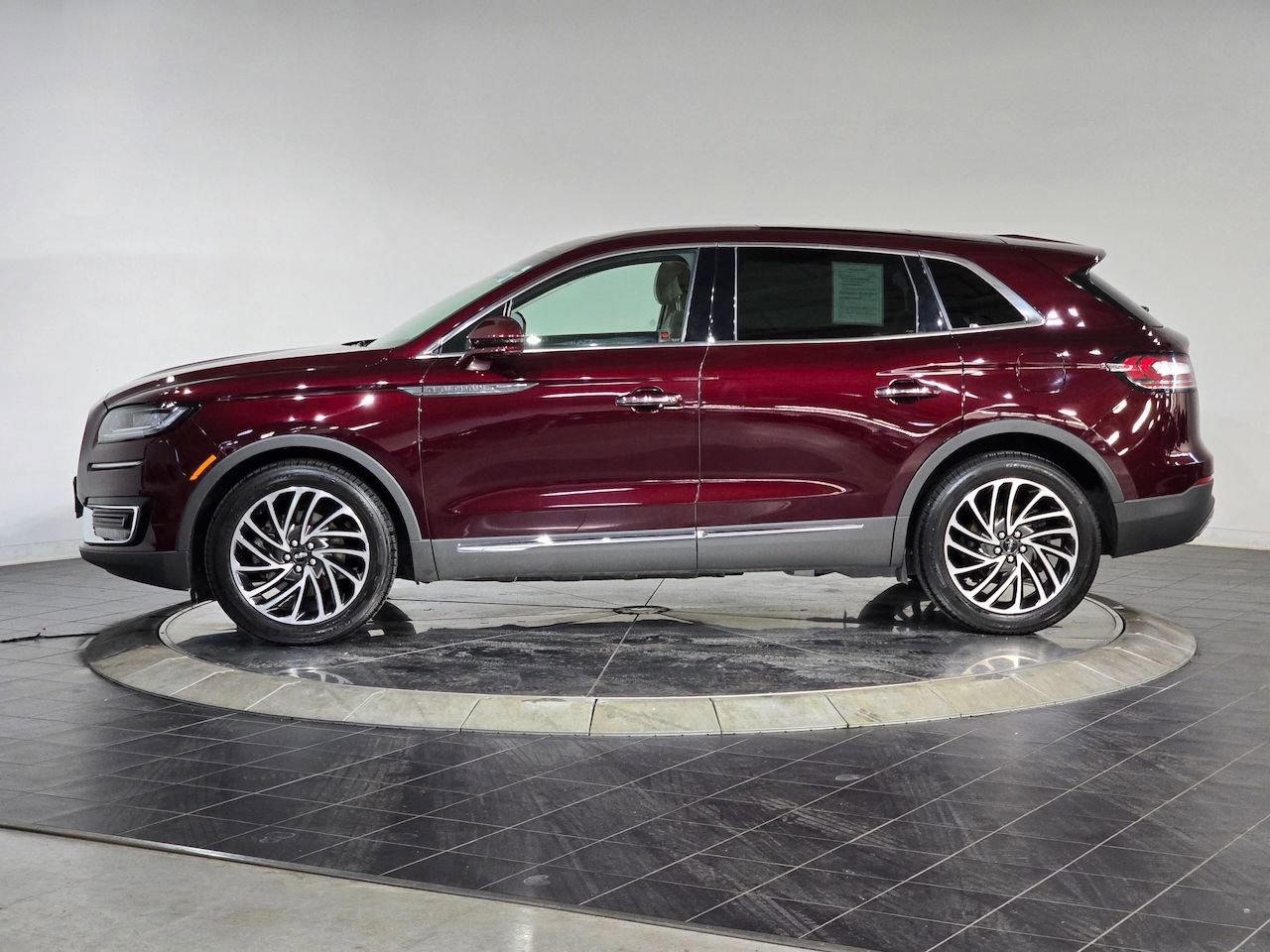 Used 2019 Lincoln Nautilus Reserve w/ Driver Assistance Package image 6