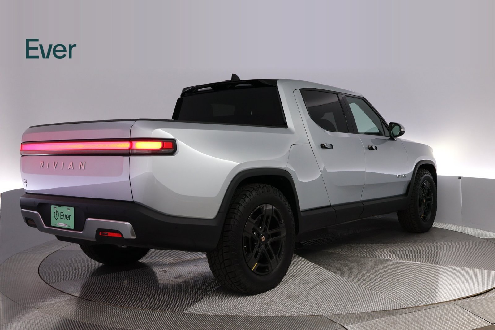 Used 2024 Rivian R1T Adventure Dual AWD/4WD image 3