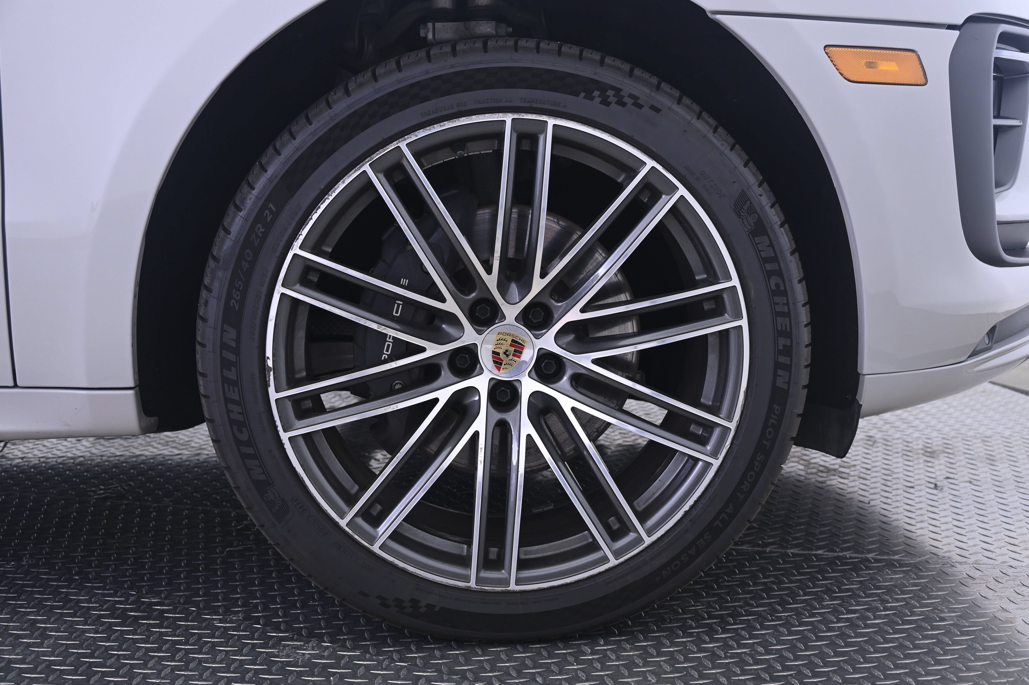 Certified 2023 Porsche Macan AWD/4WD image 14