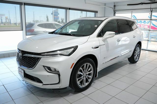 Used 2024 Buick Enclave Avenir image 5