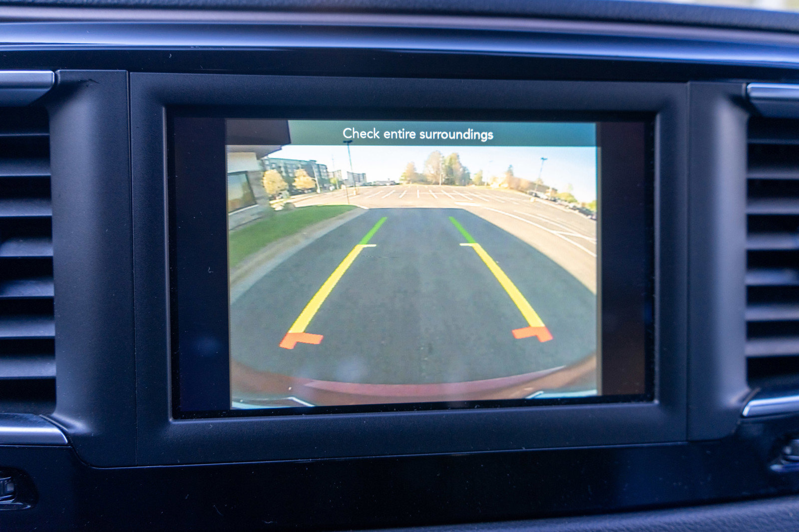 Used 2018 Chrysler Pacifica Touring-L FWD image 19