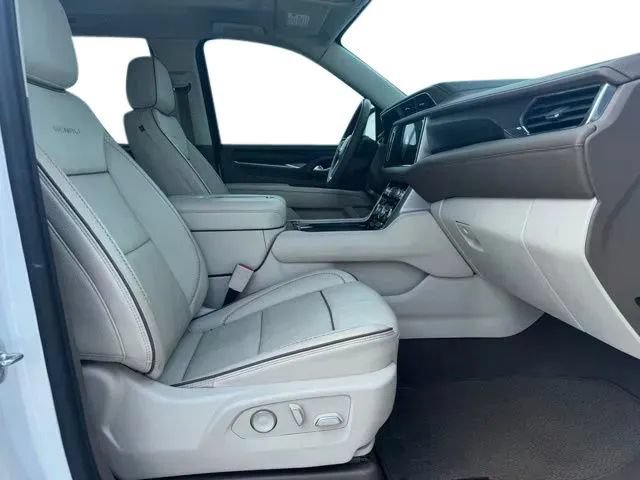 Used 2023 GMC Yukon Denali AWD/4WD image 14