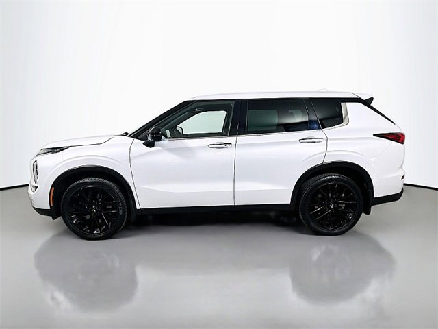 Used 2023 Mitsubishi Outlander SE image 4