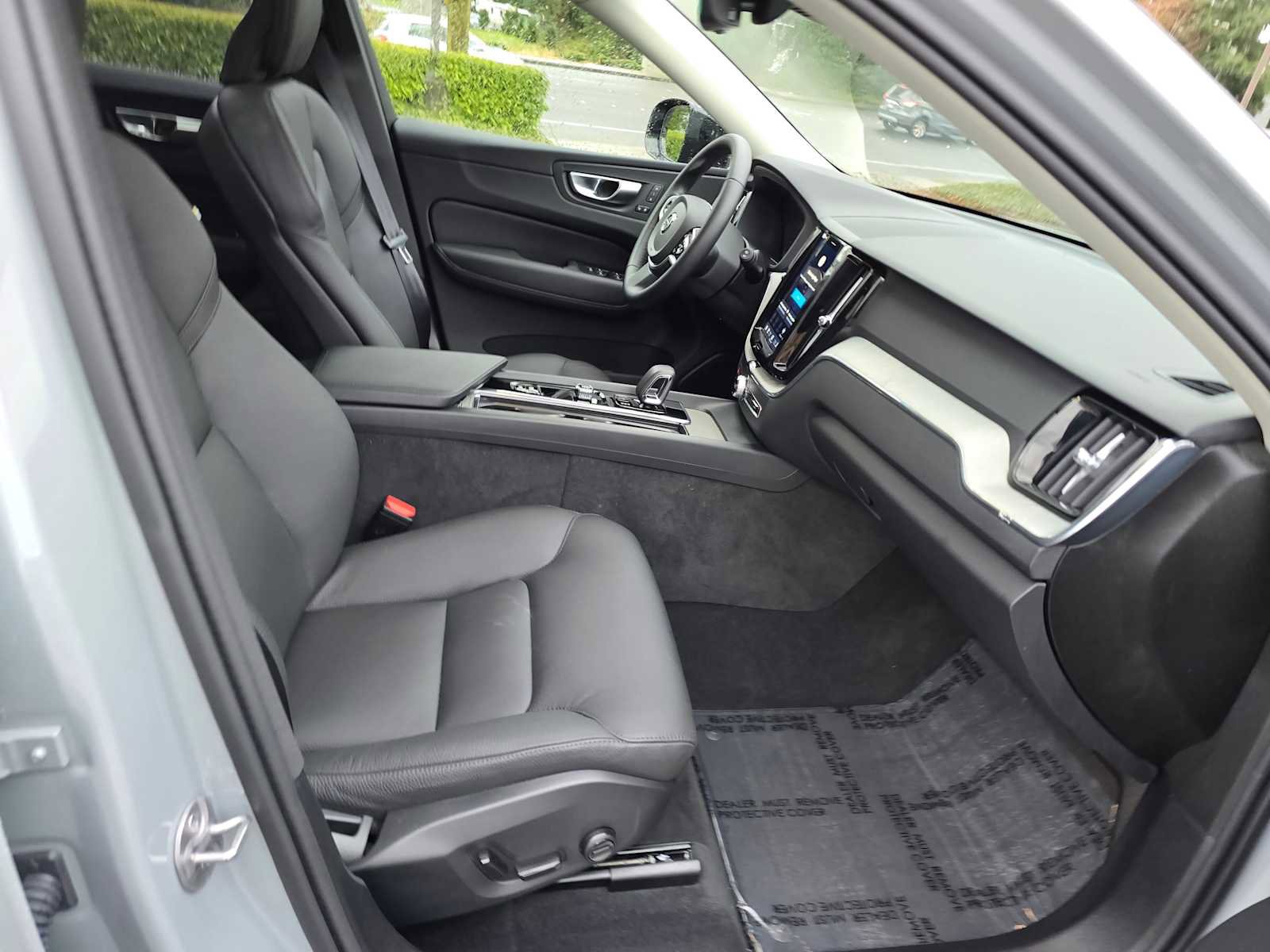 Certified 2025 Volvo XC60 B5 Plus image 11