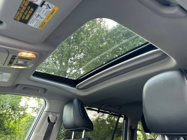 Used 2022 Toyota Highlander XLE AWD/4WD image 21