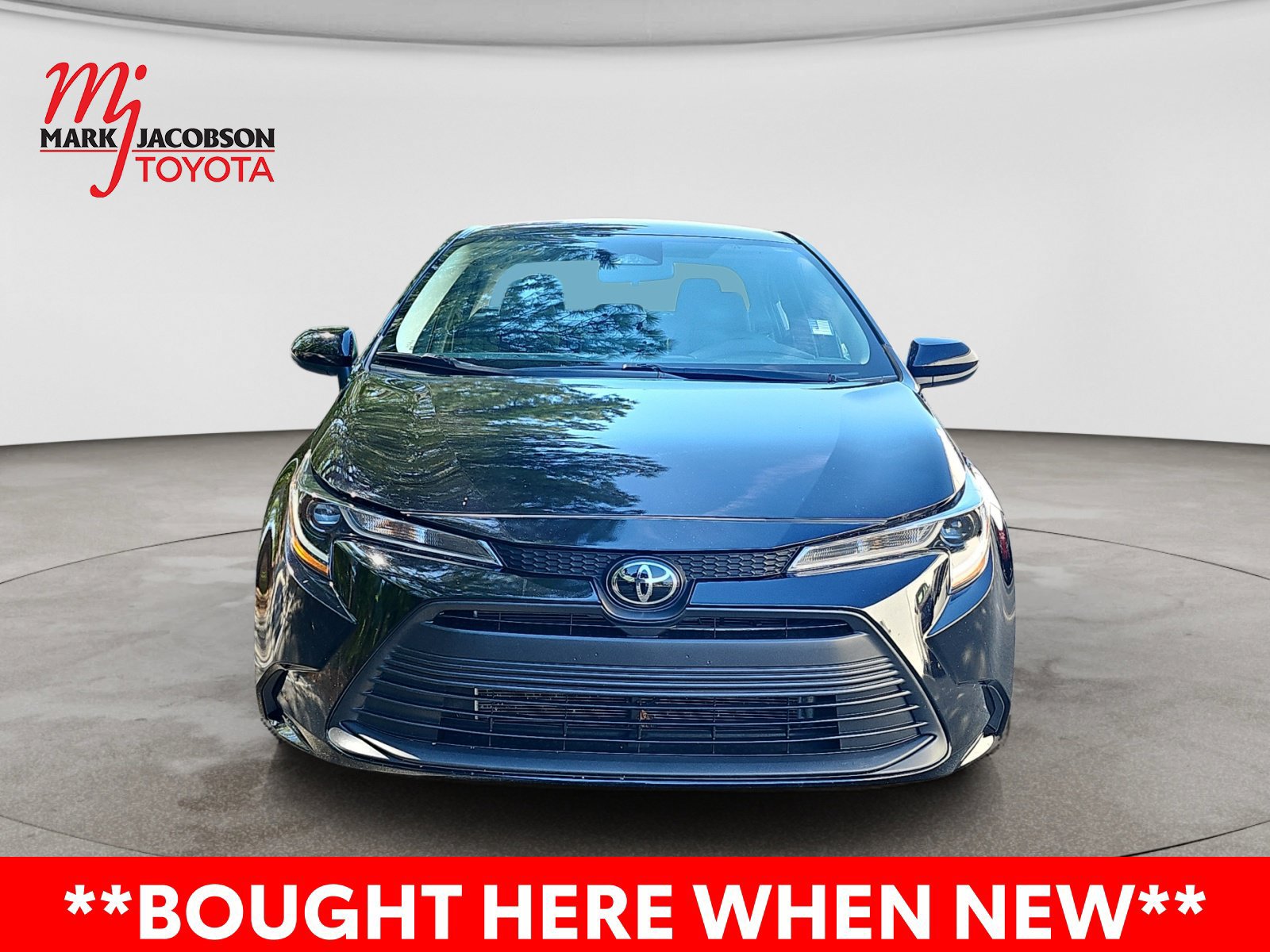 Used 2023 Toyota Corolla LE FWD image 3