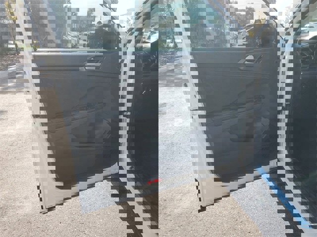 Certified 2025 Volkswagen Taos SE image 14