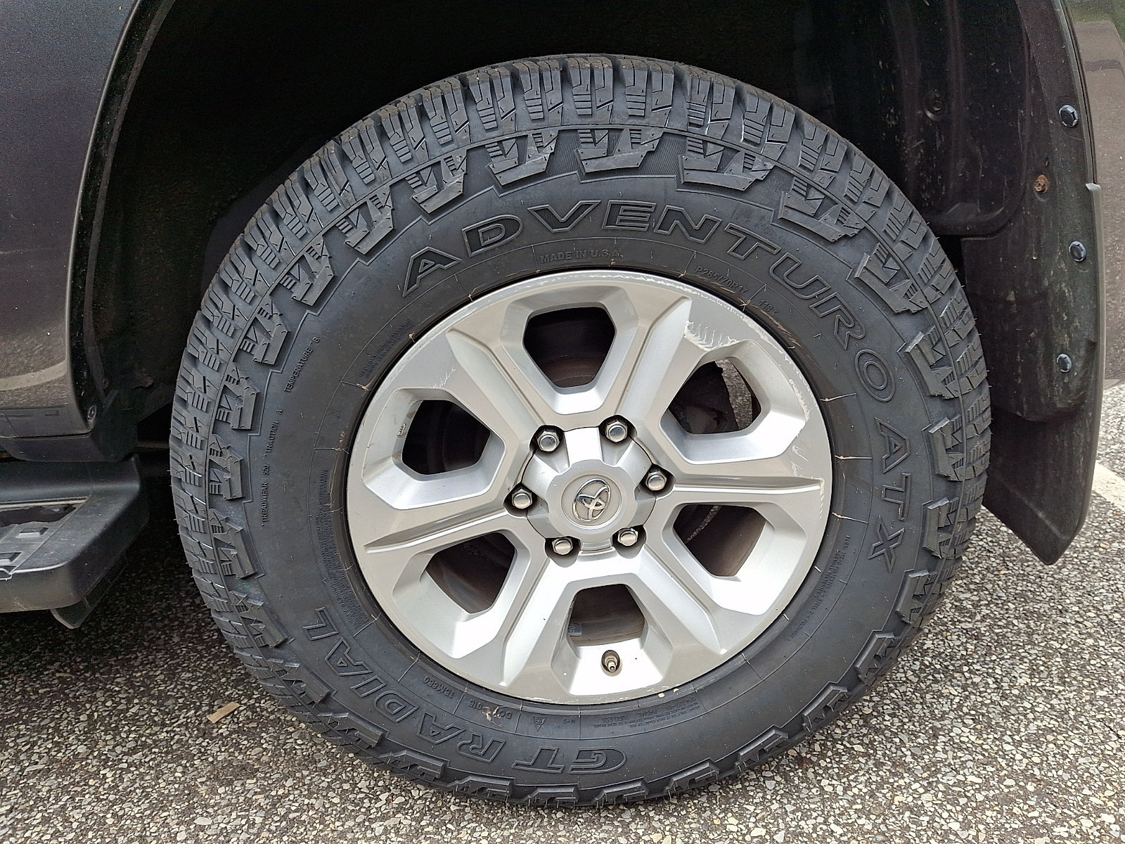 Used 2018 Toyota 4Runner SR5 AWD/4WD image 4