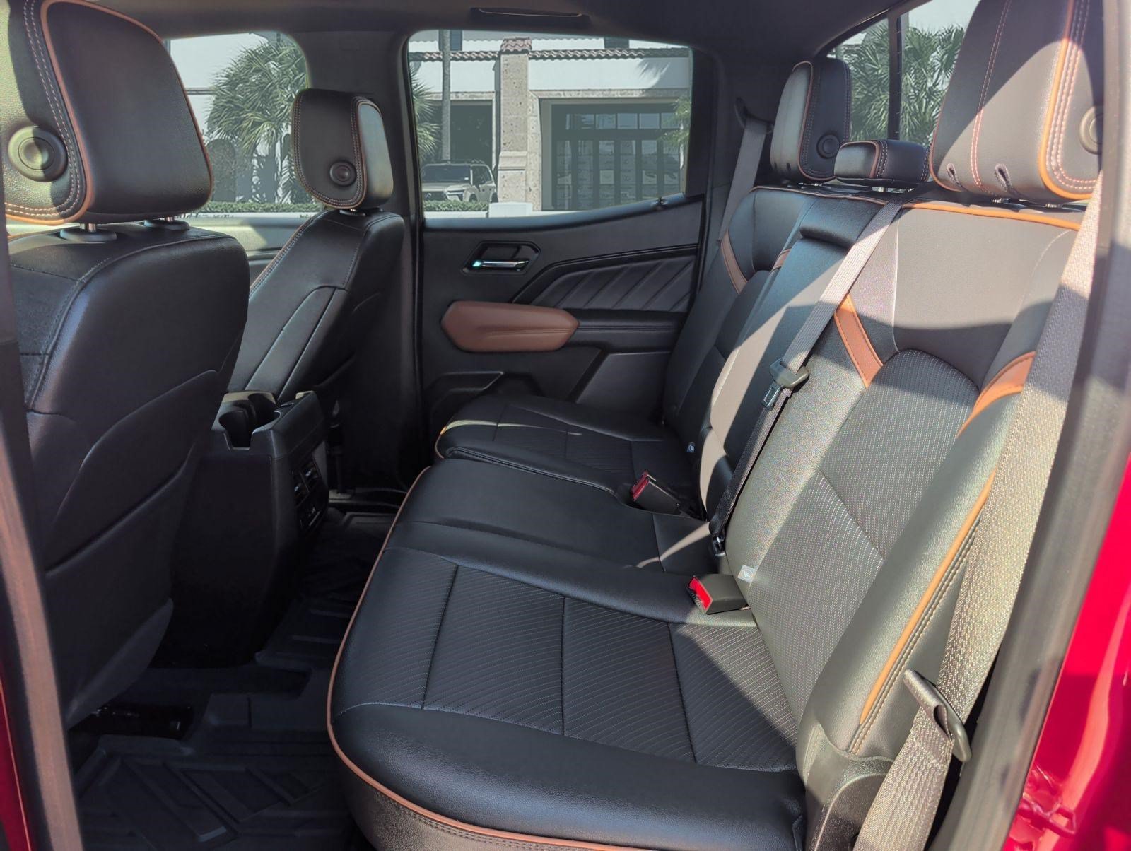 Used 2024 GMC Canyon AT4 w/ AT4 Premium Package AWD/4WD image 25