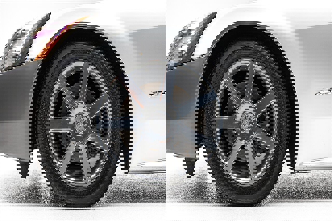 Used 2005 Cadillac XLR image 13