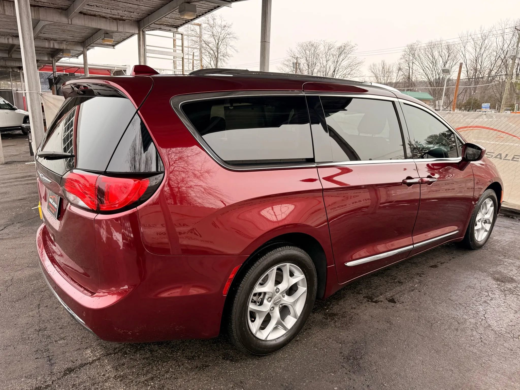 Used 2020 Chrysler Pacifica Touring-L image 13
