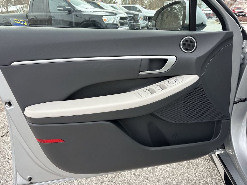Used 2025 Hyundai Sonata SEL FWD image 22