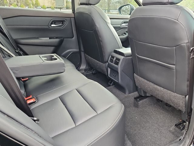 Used 2023 Nissan Rogue SL AWD/4WD image 11