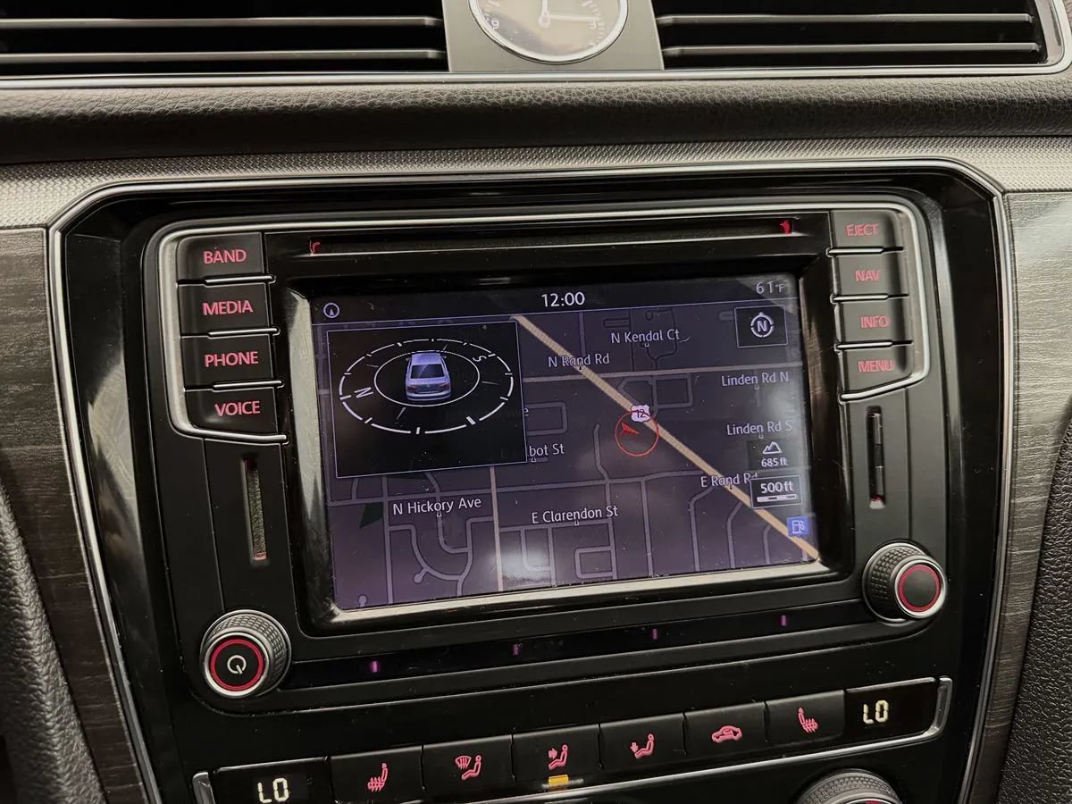 Used 2016 Volkswagen Passat 1.8T SEL Premium FWD image 17