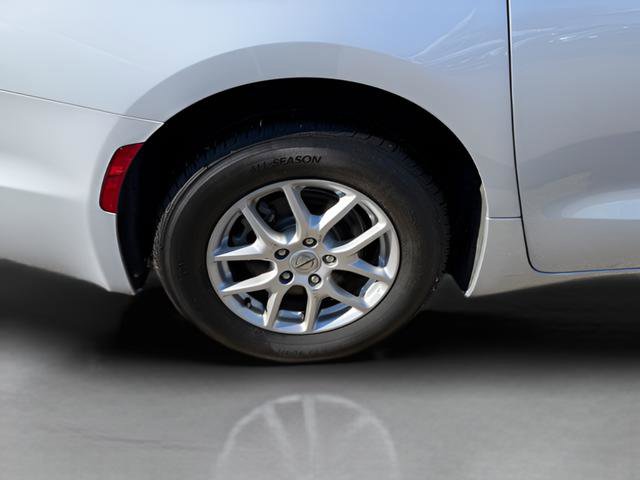 Used 2024 Chrysler Pacifica Touring-L FWD image 29