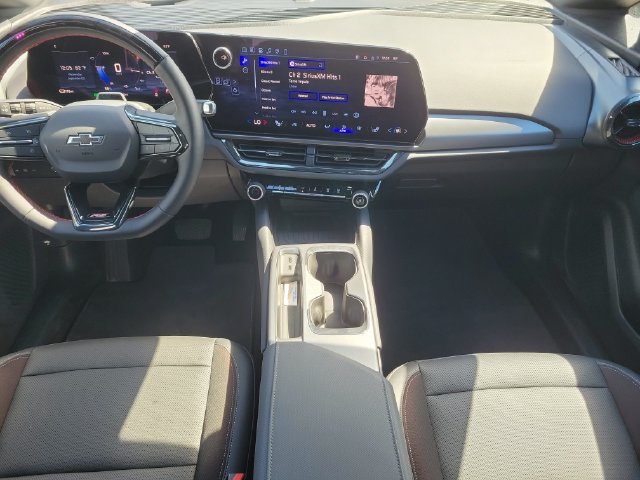 Certified 2024 Chevrolet Equinox EV RS FWD image 10